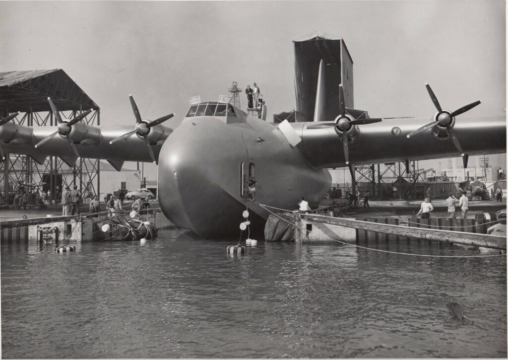 Microsoft brings helicopters, gliders and the Spruce Goose to its